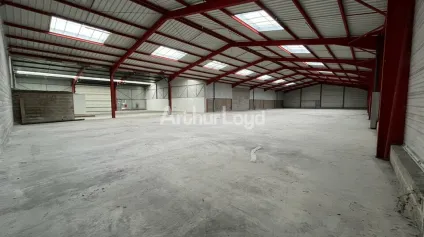A LOUER - Entrepôt de 1562m2 avec 56m2 de bureaux secteur FARMAN - Offre immobilière - Arthur Loyd
