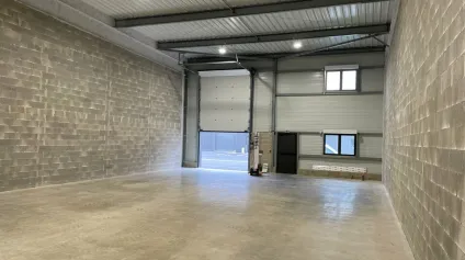 A louer- 2 cellules de 200m2 avec bureau de 12m2 secteur CROIX BLANDIN - Offre immobilière - Arthur Loyd