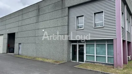 Entrepôt avec bureaux à louer à Mons-en-Baroeul dans parc privatif - Offre immobilière - Arthur Loyd