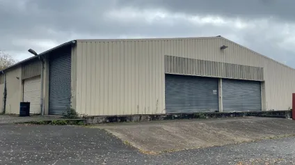 <br />ALOUER -- LIMOGES SUD -- Local d'activité 1 000 m²<br /> - Offre immobilière - Arthur Loyd