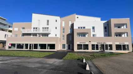 <br />Local Professionnel OU Local Commercial<br /> - Offre immobilière - Arthur Loyd