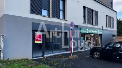 <br />Local commercial - A louer / A vendre<br /> - Offre immobilière - Arthur Loyd