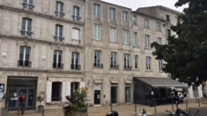 <br />A louer LOCAL COMMERCIAL 146 M² LA ROCHELLE<br /> - Offre immobilière - Arthur Loyd