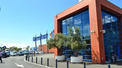 <br />Local commercial à louer - Angoulins / La Rochelle - Surface de 480 m² environ<br /> - Offre immobilière - Arthur Loyd