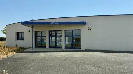 LOCAL D'ACTIVITE 574M² - A LOUER - FONTENAY LE COMPTE - Offre immobilière - Arthur Loyd