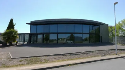 A LOUER - LOCAL COMMERCIAL - SAINT-DOULCHARD - Offre immobilière - Arthur Loyd