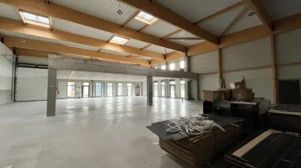 LOCAL NEUF - GALLARGUES A LOUER - 720 m2 + 4 parking - Offre immobilière - Arthur Loyd