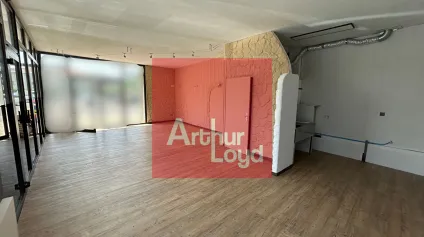 À LOUER Cellules Commerciales à Layrac (47) - Offre immobilière - Arthur Loyd