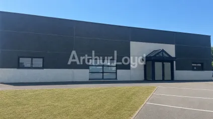 Local d'activités - show-room à louer - Coquelles - Offre immobilière - Arthur Loyd