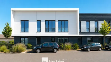 Location local d'activités indépendant à Saint-Fons avec vaste terrain - Offre immobilière - Arthur Loyd