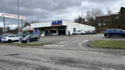 LOCAL COMMERCIAL à LOUER de 800 m² - Offre immobilière - Arthur Loyd