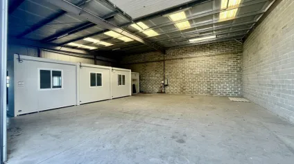 A LOUER NOUVEAUTÉ MONTIVILLIERS - CELLULE 240 m2 + PARKING - Offre immobilière - Arthur Loyd