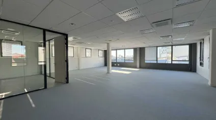 Bureaux en location à Bordeaux vue Bassins à Flot et parkings disponibles - Offre immobilière - Arthur Loyd