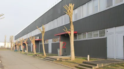 Entrepôts à louer à Coignières ensemble rénové proche gare SNCF - Offre immobilière - Arthur Loyd