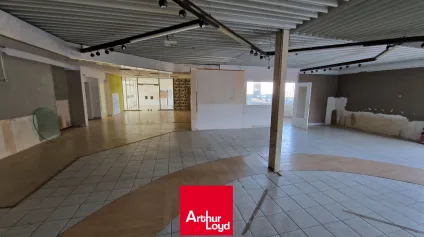 <br />Local Commercial 563 m²<br /> - Offre immobilière - Arthur Loyd