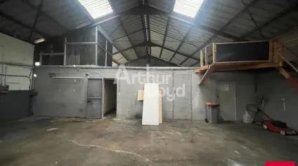 CHAILLES - LOCATION LOCAL D'ACTIVITE DE 670 M² - Offre immobilière - Arthur Loyd