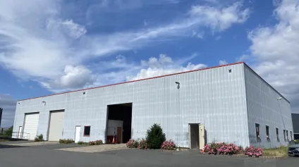 Bâtiment à usage d'activités d'environ 1 000 m2 avec aire de stockage extérieur - Est Métropole Orléans - Offre immobilière - Arthur Loyd