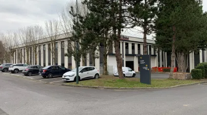 Bureaux à louer à Cergy site sécurisé 24h24 et parkings extérieurs - Offre immobilière - Arthur Loyd