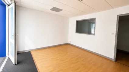 MONTLOUIS CONNEUIL BUREAUX A LOUER 135 M² PARKING FACILE - Offre immobilière - Arthur Loyd