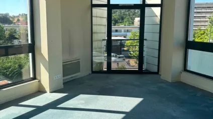 À LOUER - BUREAUX DE 210 m² - SAINT-PRIEST-EN-JAREZ - Offre immobilière - Arthur Loyd
