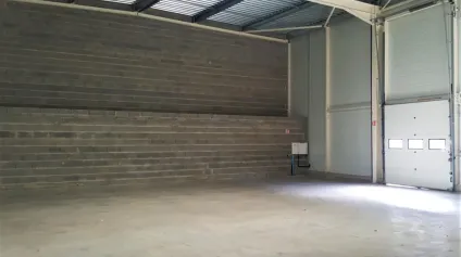 POITIERS SECTEUR AUCHAN SUD - A LOUER LOCAL D'ACTIVITES OU ENTREPOT 250M² - Offre immobilière - Arthur Loyd