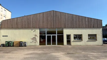 LOCAL COMMERCIAL DISPONIBLE A LA LOCATION PROCHE CENTRE VILLE QUAI DE LOIRE 220 M2 - Offre immobilière - Arthur Loyd