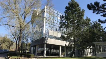 Bureaux dans parc sécurisé avec parking et restaurant d'entreprise - Accessibilité optimale - Offre immobilière - Arthur Loyd