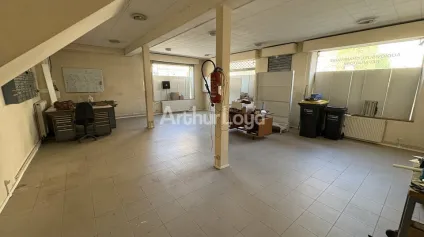 Local commercial avec grandes réserves sur axe majeure d'Epernay - Offre immobilière - Arthur Loyd