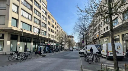 Location local commercial Nantes visibilité importante proche parking - Offre immobilière - Arthur Loyd