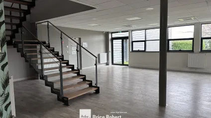 Bâtiment d'activités à louer avec 10 portes à quai à Miribel proche axes - Offre immobilière - Arthur Loyd