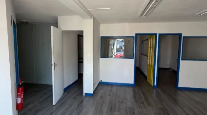 <br />Local commercial 230m² environ - Bureaux et entrepôt au coeur de al zone nord de Limoges<br /> - Offre immobilière - Arthur Loyd
