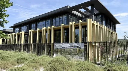 IMMEUBLE NEUF ET LUMINEUX AVEC BELLE VISIBILITE SUR UN EMPLACEMENT EXCEPTIONNEL - Offre immobilière - Arthur Loyd