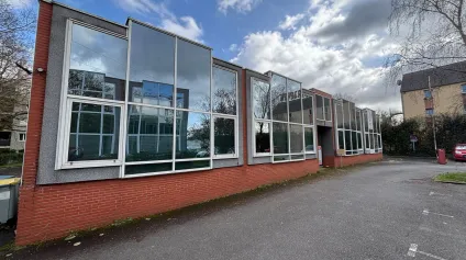Bâtiment de bureaux indépendant à louer à Orvault avec parking sécurisé - Offre immobilière - Arthur Loyd