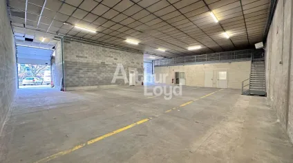 A LOUER Local d'activité à louer à Chambéry avec une excellente visibilité - Offre immobilière - Arthur Loyd
