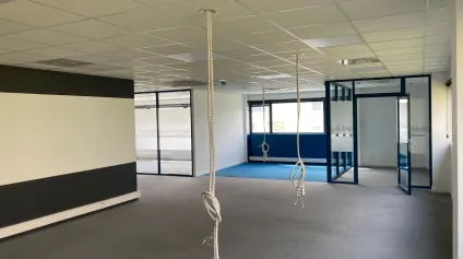 A LOUER - LOCAUX COMMERCIAUX PRAT PIP GUIPAVAS 1 370 M² - Offre immobilière - Arthur Loyd
