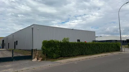 Bâtiment indépendant d'activité de 2542 m² sur un terrain de 5000 m². A VENDRE ! - Offre immobilière - Arthur Loyd