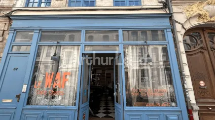 Location local commercial Lille carrelage au sol dans le Vieux Lille - Offre immobilière - Arthur Loyd
