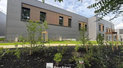 Locaux d'activités à vendre ou à louer à Vénissieux avec panneaux photovoltaïques - Offre immobilière - Arthur Loyd