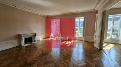 À LOUER  Plateau de bureaux de caractère  218 m²  Place de Jaude, Clermont-Ferrand - Offre immobilière - Arthur Loyd