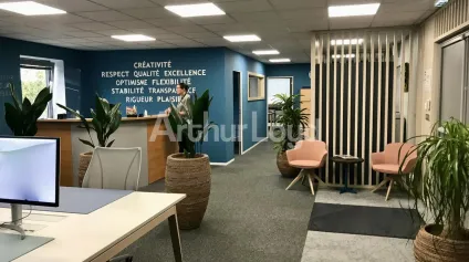Bureaux à louer ou à vendre à Wasquehal avec 33 places de parking privatives - Offre immobilière - Arthur Loyd