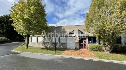 Bureaux à louer Villeneuve dAscq avec stockage et 6 places de parking - Offre immobilière - Arthur Loyd