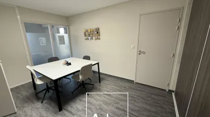 Local professionel - parking - visibilité - Offre immobilière - Arthur Loyd
