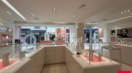 BLOIS HYPERCENTRE - LOCATION LOCAL COMMERCIAL DE 240 M² - EMPLACEMENT N°1 - Offre immobilière - Arthur Loyd