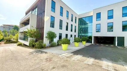 PLATEAU DE BUREAUX MODERNE AUX PRESTATIONS HAUT DE GAMME A LOUER A LA DURANNE - Offre immobilière - Arthur Loyd