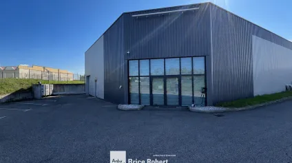 A vendre ou à louer - Bâtiment idéal pour toutes activités de négoce - Davézieux - Offre immobilière - Arthur Loyd