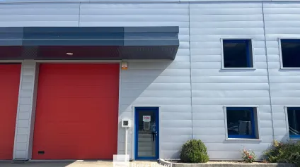 Local d'activité en location a Brindas avec bureaux et porte sectionnelle 342 m2 - Offre immobilière - Arthur Loyd