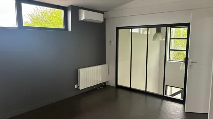 <br />A louer Local d'activité L HOUMEAU 239 m²<br /> - Offre immobilière - Arthur Loyd