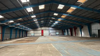<br />Entrepôt / local industriel Saint Sauveur D Aunis 1950 m²<br /> - Offre immobilière - Arthur Loyd