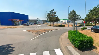 Location local commercial avec parking à Trignac surface de 417 m2 disponible - Offre immobilière - Arthur Loyd