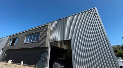 Local d'activités récent à louer - Proximité autoroute - La Penne sur Huveaune - Offre immobilière - Arthur Loyd